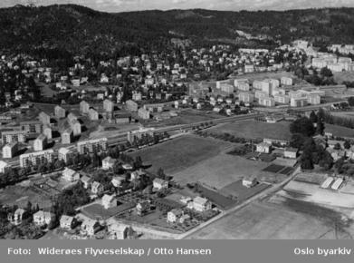Trondheimsveien, Haugmannsveien, Årvollveien, Traverveien. Tonsen kirke. Årvoll skole. Bjerke gård Årvoll Tonsenhagen 1961