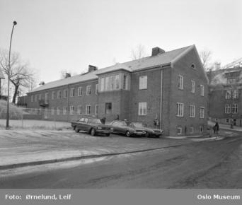 Aker sykehus kontorbygning, sparebank, postkontor 1973 