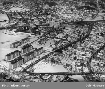 Flyfoto av Aker sykehus med søsterblokkene i forgrunnen ca.1960 
