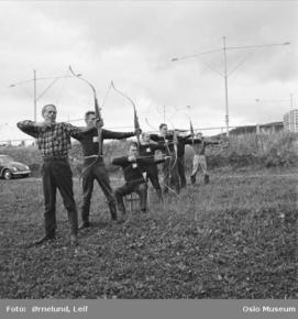 Bueskyting på Bjerke 1965 menn idrett sport friluftsliv rekreasjon