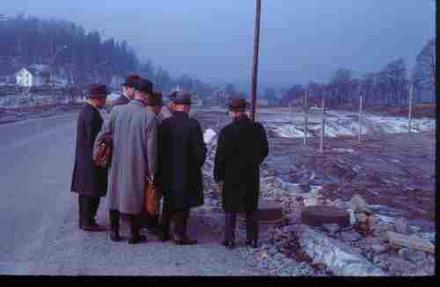 befaring langs tvetenveien, menn med hatt, 1960, 0035 Tveita